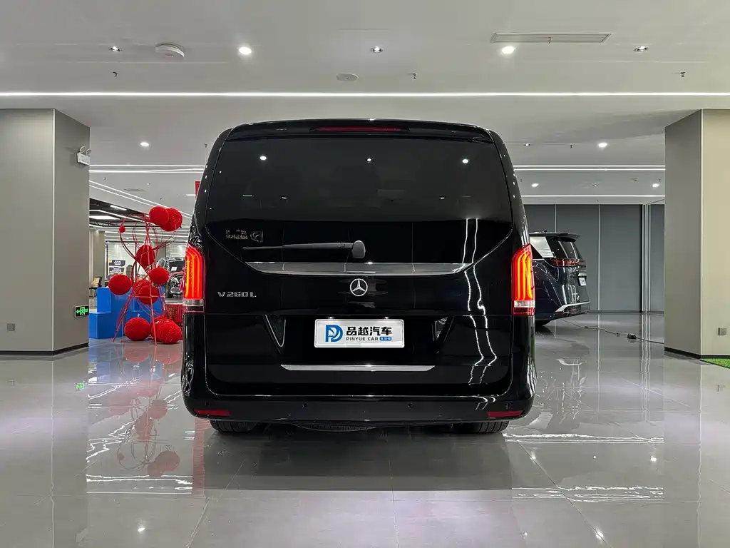 Mercedes-Benz V-Class V 2018 V 260 L Luxury Long Wheelbase VI