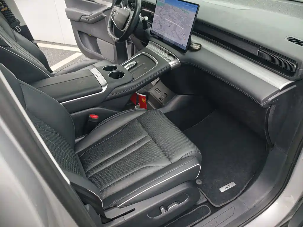 XPeng X9 — миниатюра 9