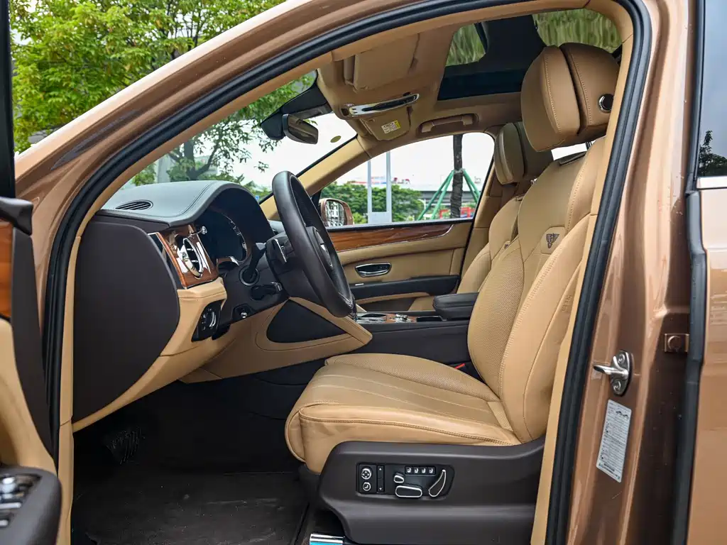 Bentley Bentayga — миниатюра 6