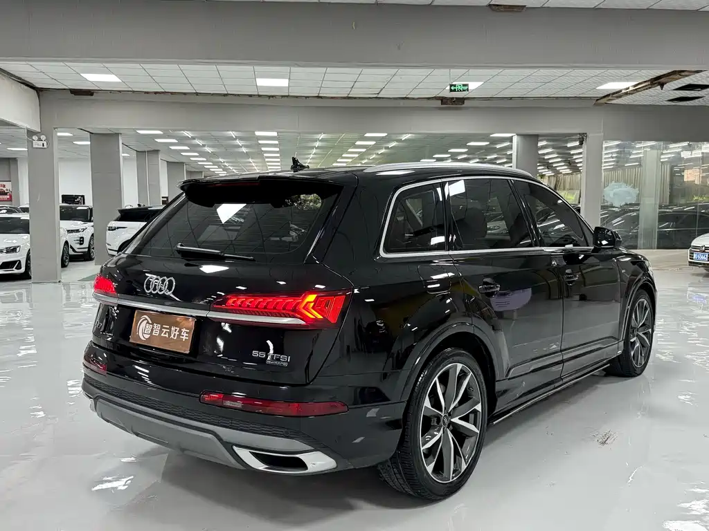 Audi Q7 — миниатюра 9
