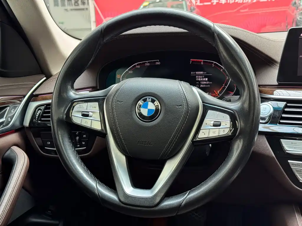 BMW 5 Series — миниатюра 12