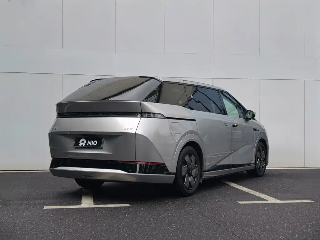 XPeng X9 — миниатюра 4