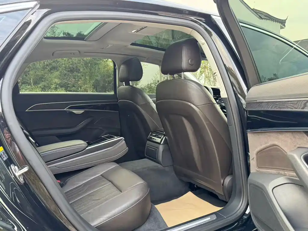 Audi A8 — миниатюра 6