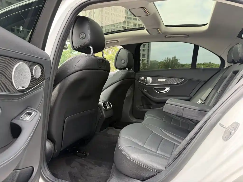 Mercedes-Benz C-Class — миниатюра 15