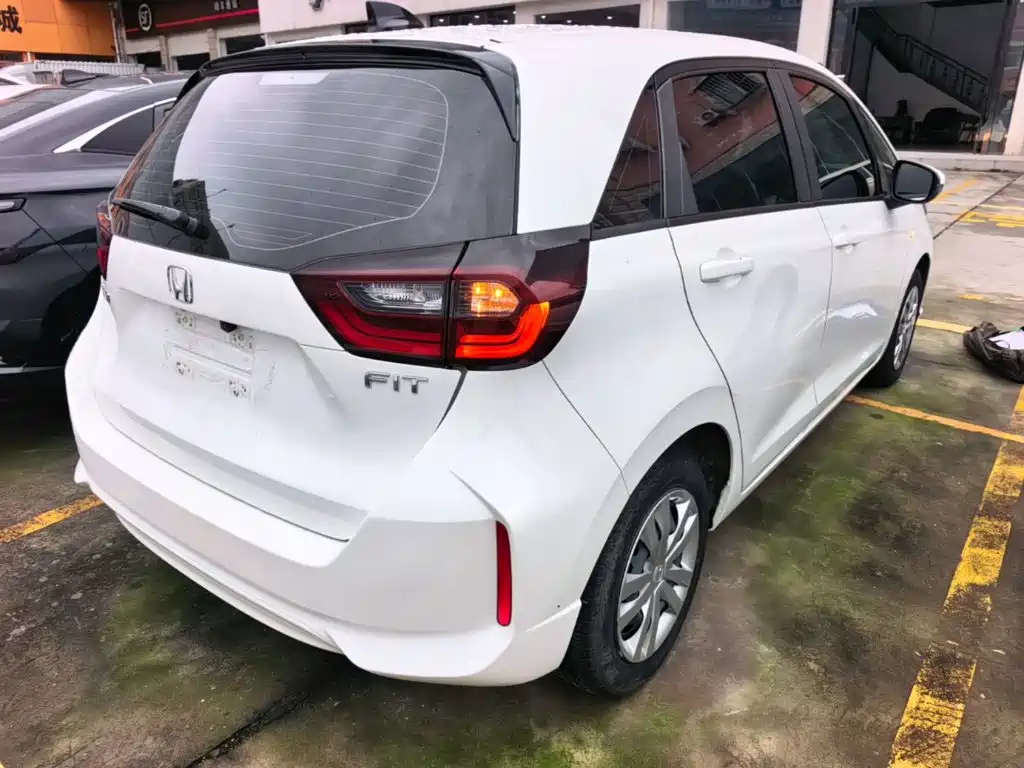 Honda Fit — миниатюра 8