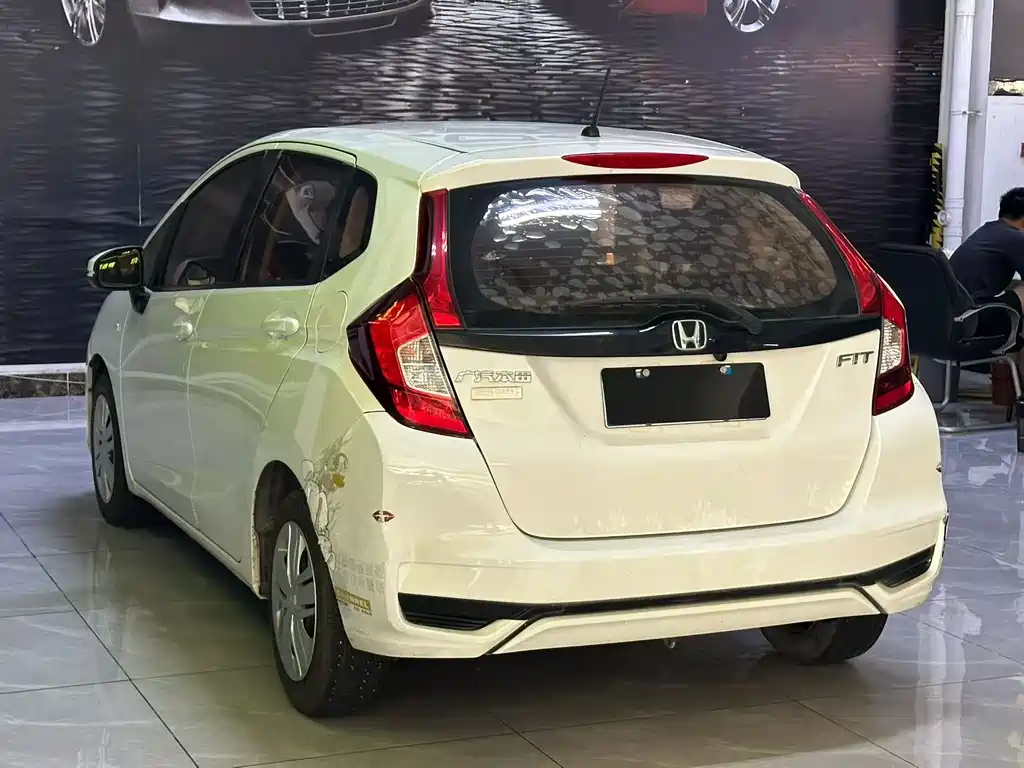 Honda Fit — миниатюра 8