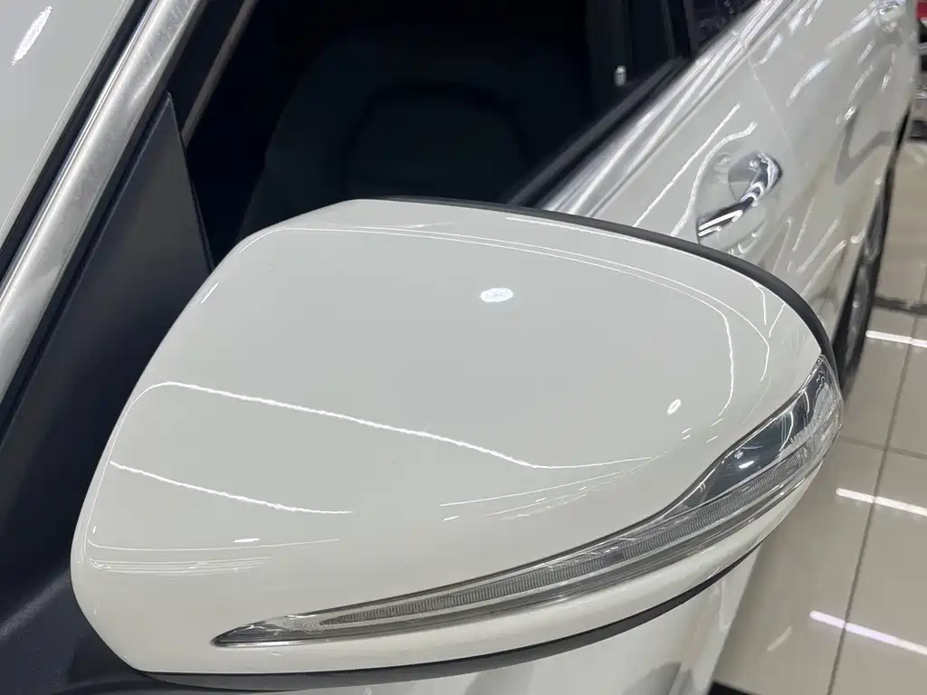 Mercedes-Benz C-Class — миниатюра 12