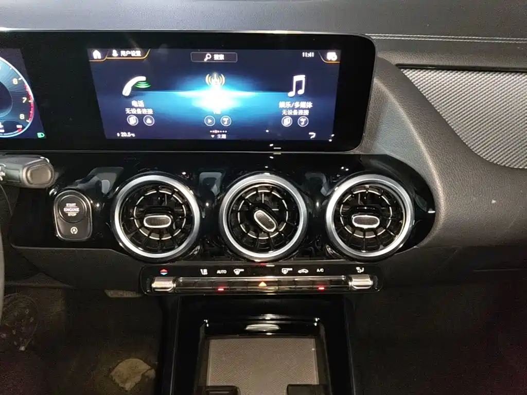 Mercedes-Benz GLA — миниатюра 18
