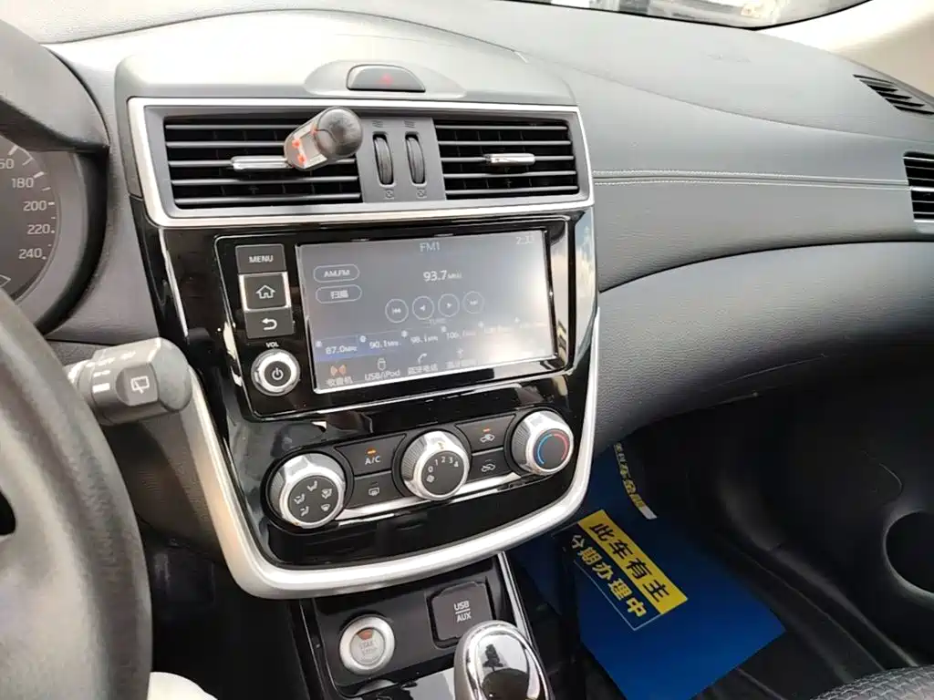 Nissan Tiida — миниатюра 13