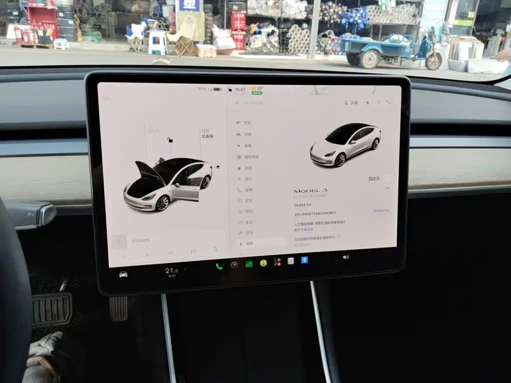 Tesla Model 3 — миниатюра 10