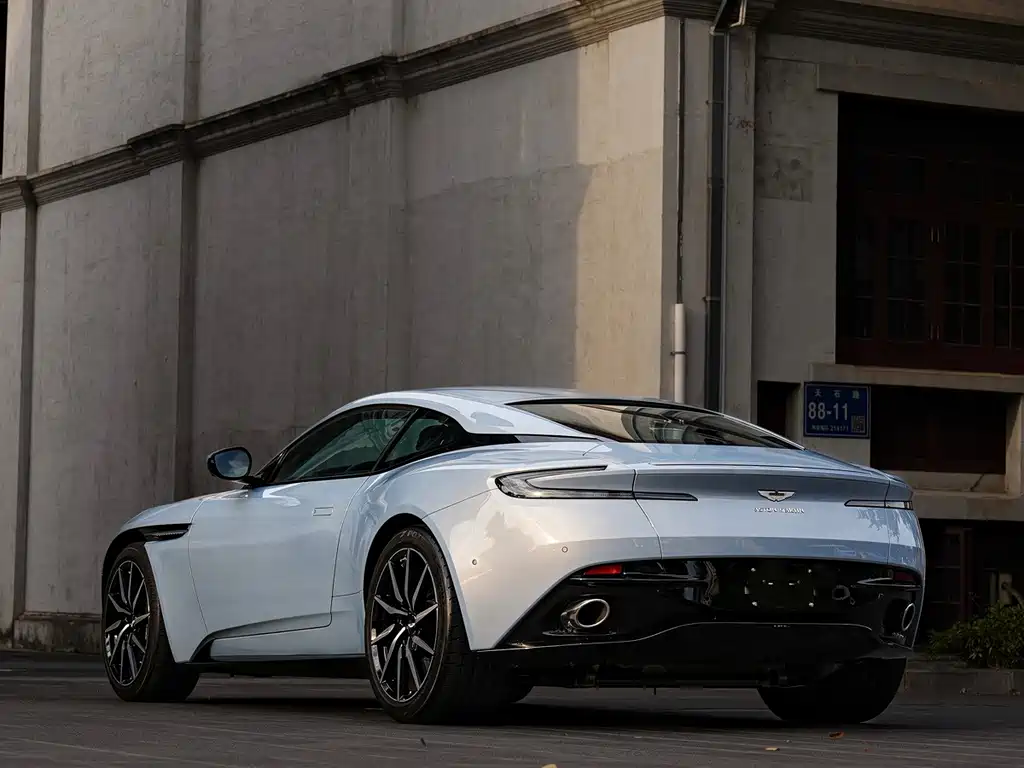 Aston Martin DB11 — миниатюра 3