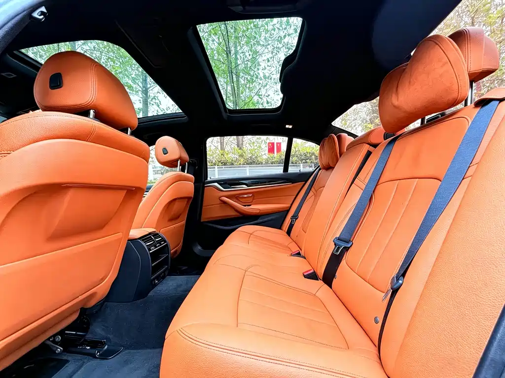BMW 5 Series — миниатюра 7