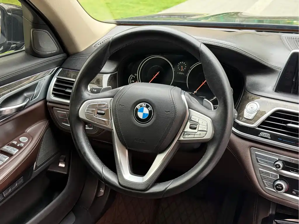 BMW 7 Series 7 2016 740Li Lead