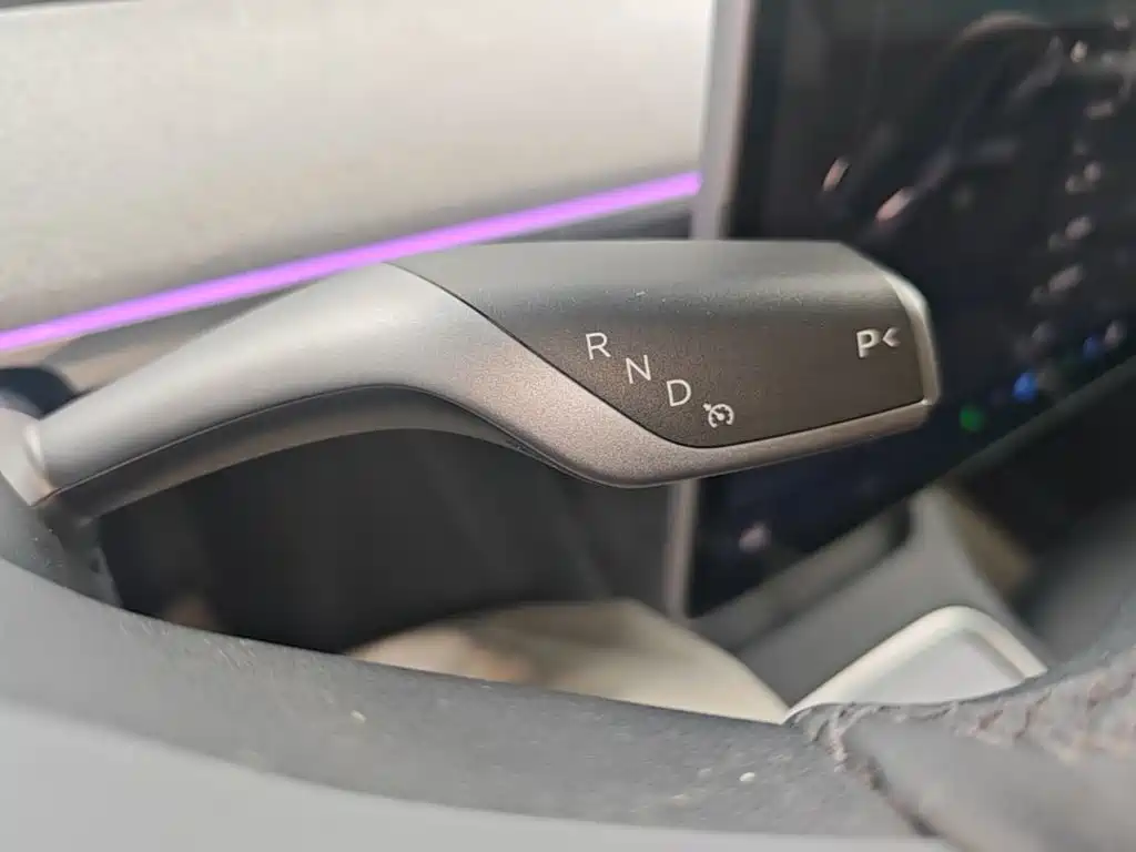 Tesla Model Y — миниатюра 14