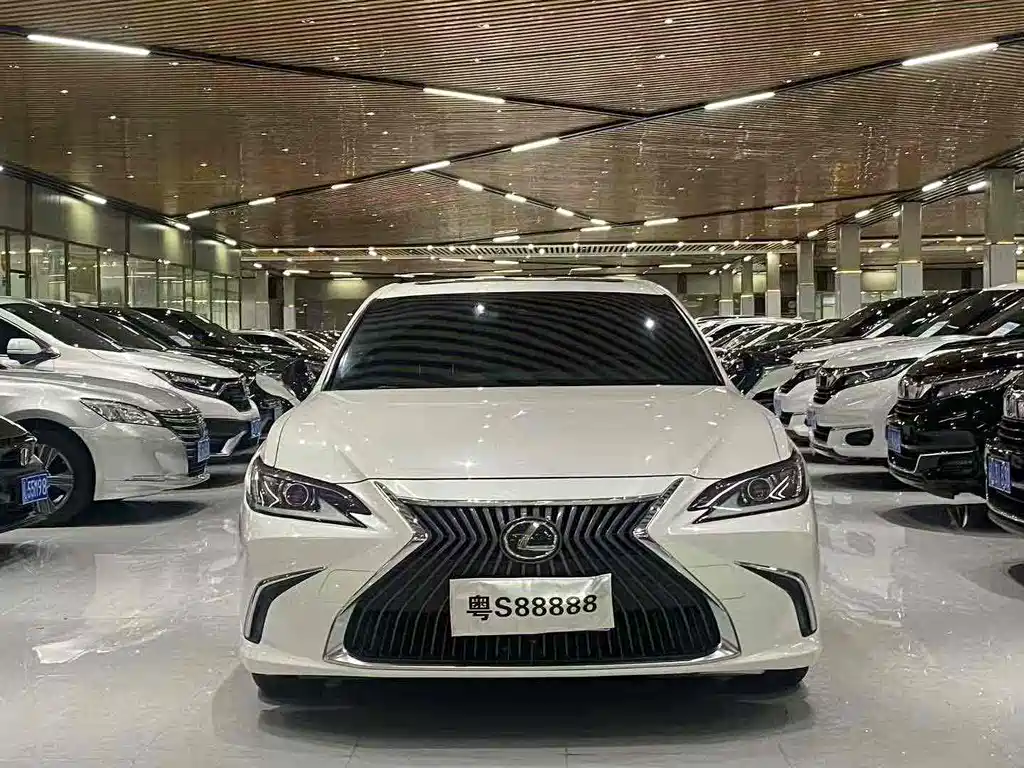 LEXUS  ES