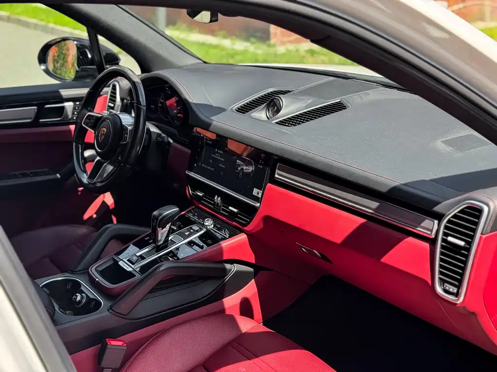 Porsche Cayenne — миниатюра 10