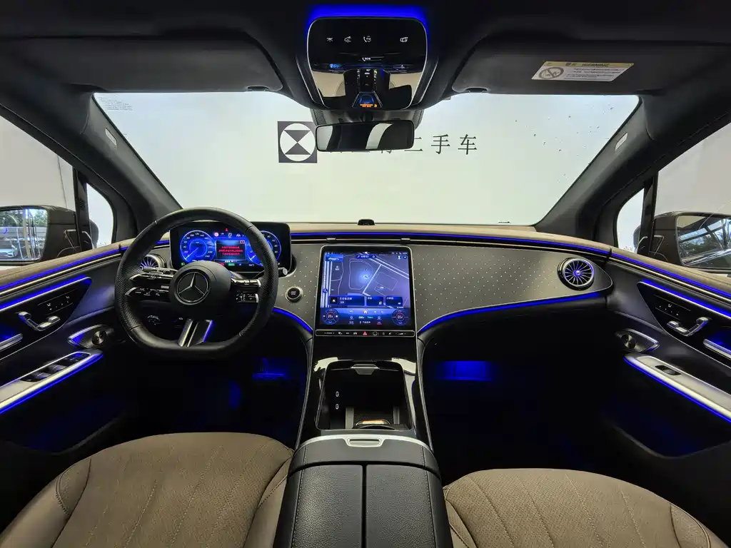 Mercedes-Benz EQE SUV — миниатюра 10