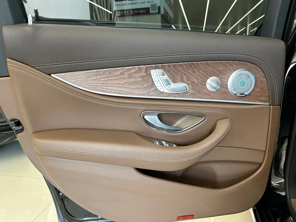 Mercedes-Benz E-Class — миниатюра 19