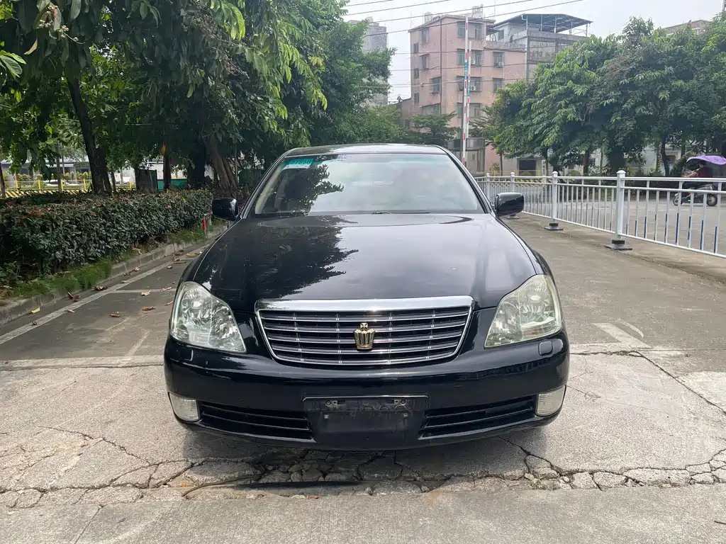Toyota Crown — миниатюра 2
