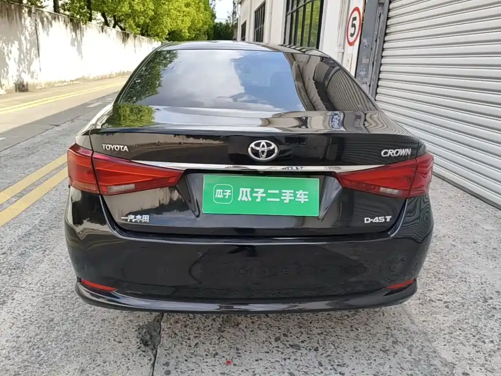 Toyota Crown — миниатюра 6
