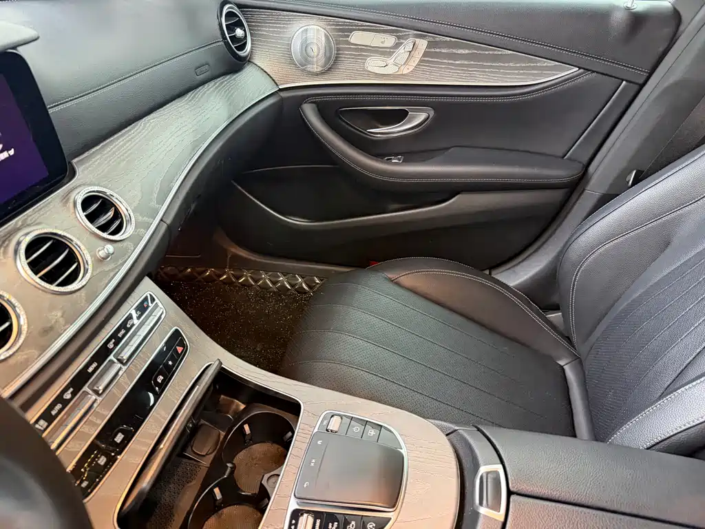 Mercedes-Benz E-Class — миниатюра 5