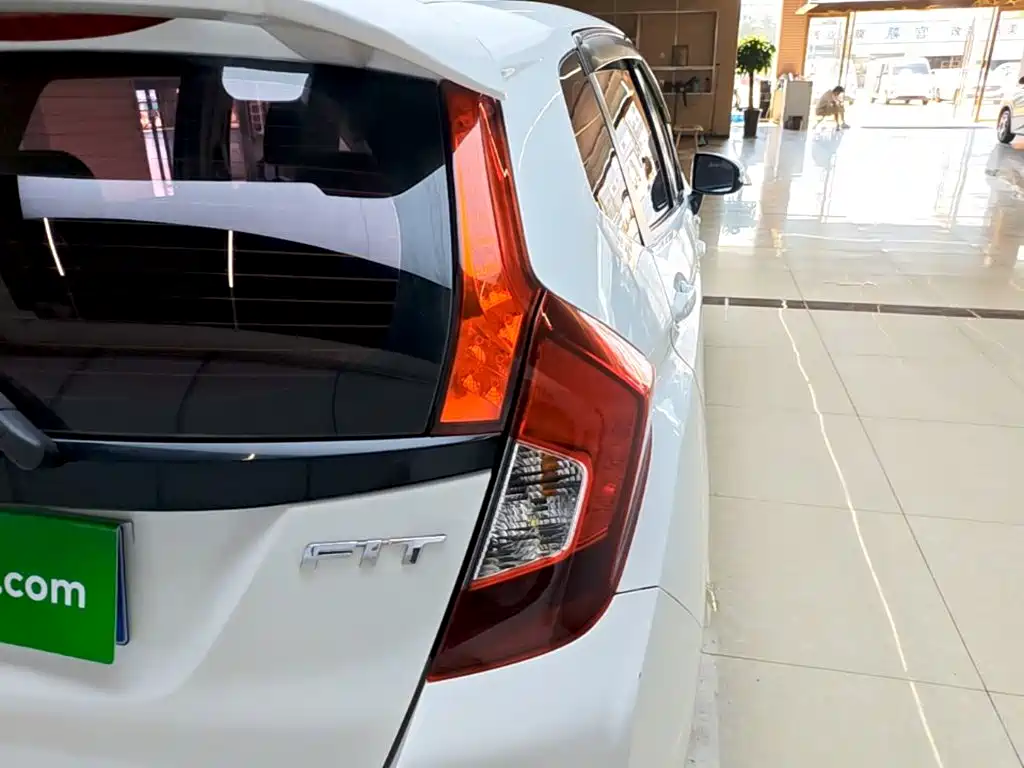 Honda Fit — миниатюра 8