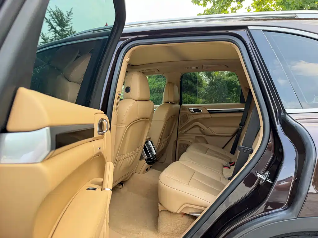 Porsche Cayenne — миниатюра 10