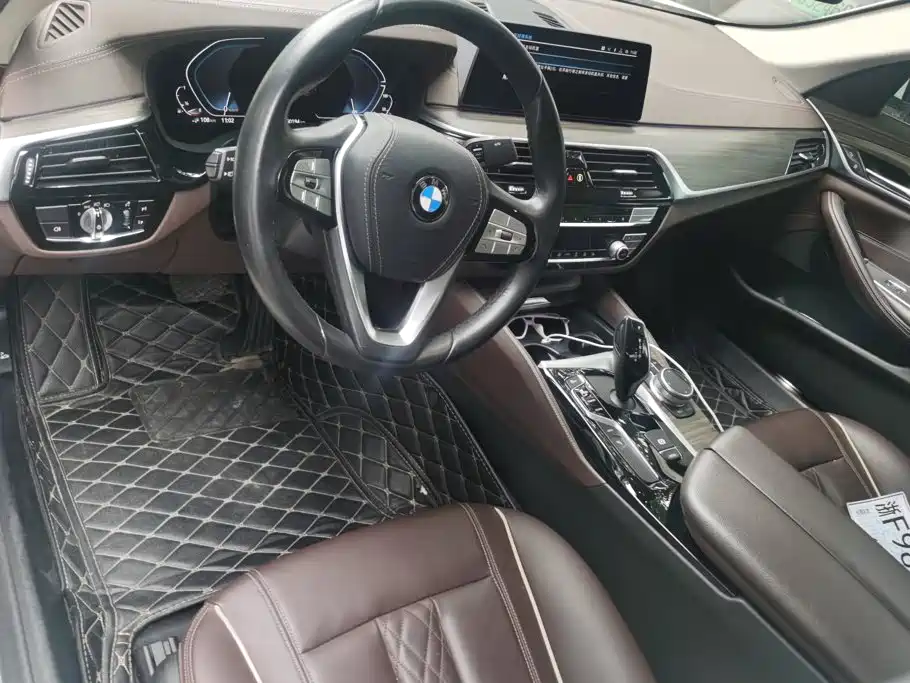 BMW 5 Series New Energy — миниатюра 12