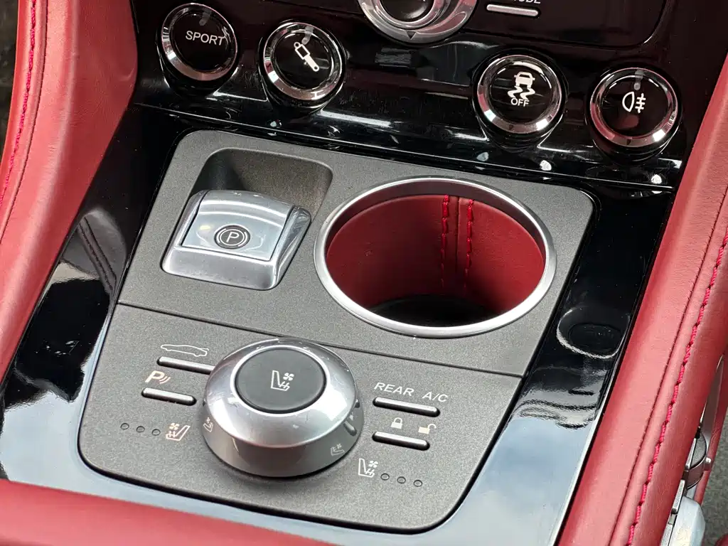 Aston Martin Rapide — миниатюра 10