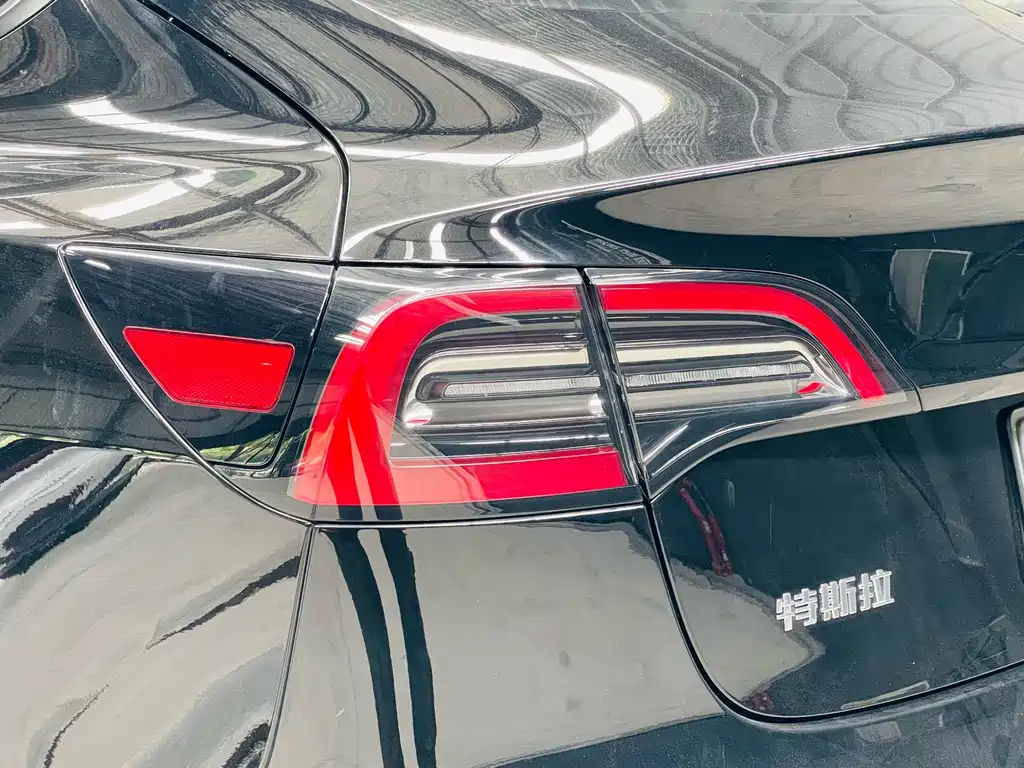 Tesla Model 3 — миниатюра 9