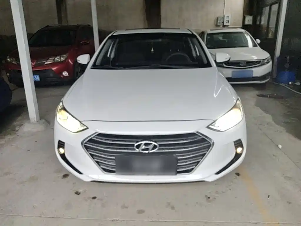 Hyundai Elantra — миниатюра 3