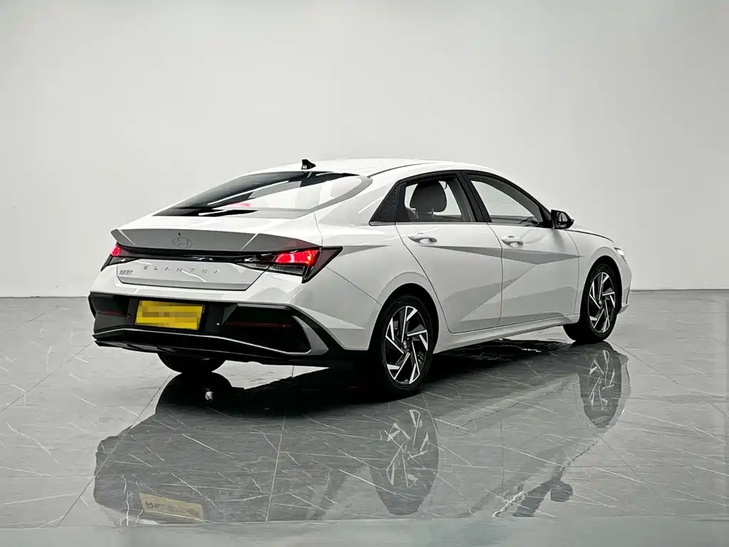 Hyundai Elantra — миниатюра 6