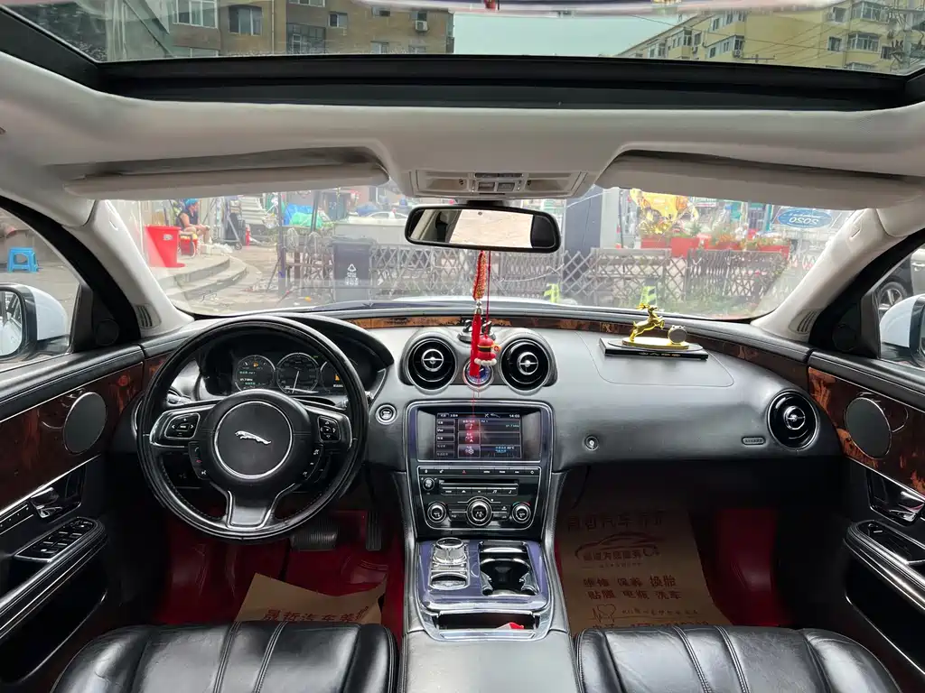 Jaguar XJ — миниатюра 8