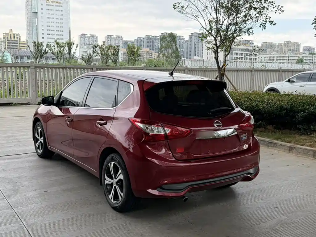 Nissan Tiida — миниатюра 5