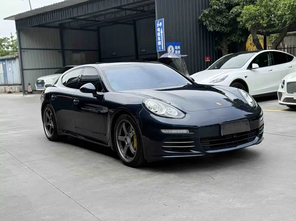 Porsche Panamera 2014 Panamera 4 3.0T