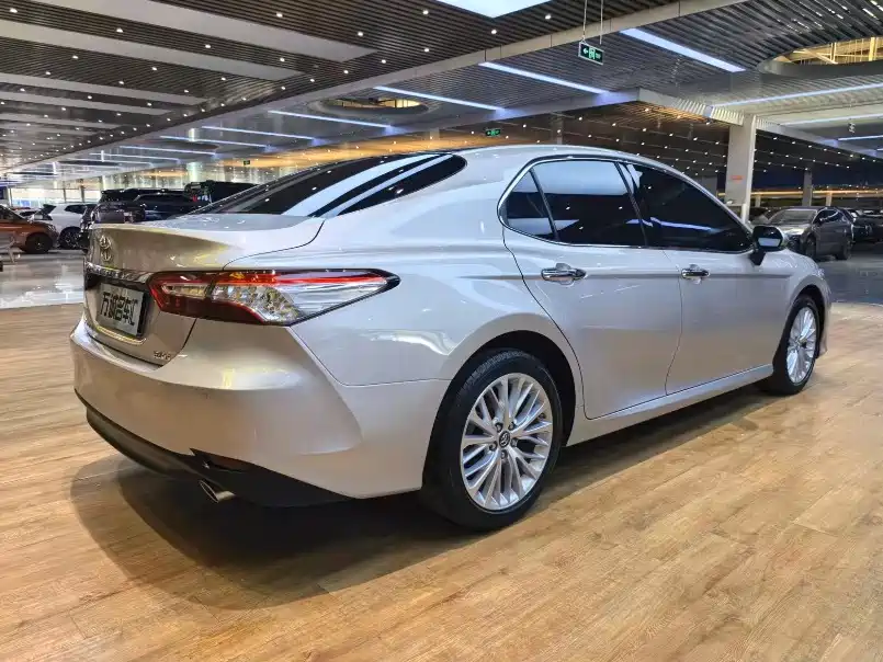 Toyota Camry — миниатюра 20