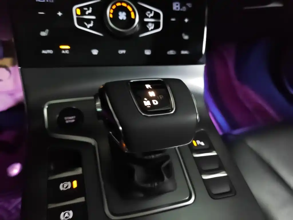 Hongqi Hongqi H5 — миниатюра 14