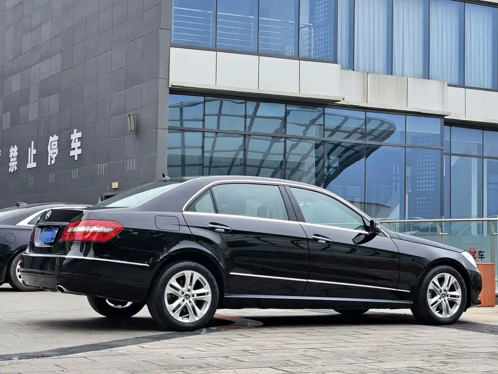 Mercedes-Benz E-Class E 2010 E 300 L Fashion