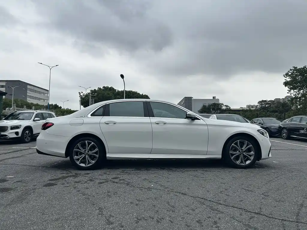 Mercedes-Benz E-Class — миниатюра 4