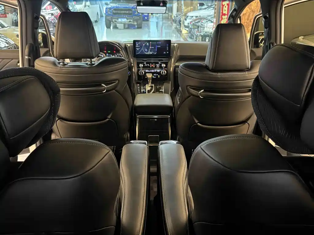 Lexus LM — миниатюра 11