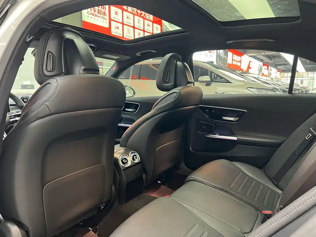 Mercedes-Benz C-Class — миниатюра 11