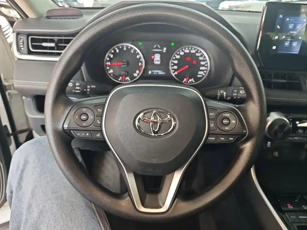 Toyota RAV4 — миниатюра 11