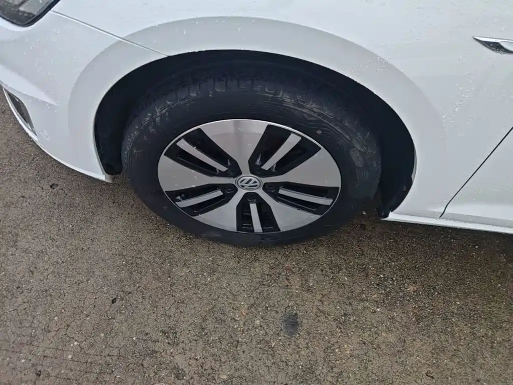 Volkswagen Golf EV — миниатюра 23