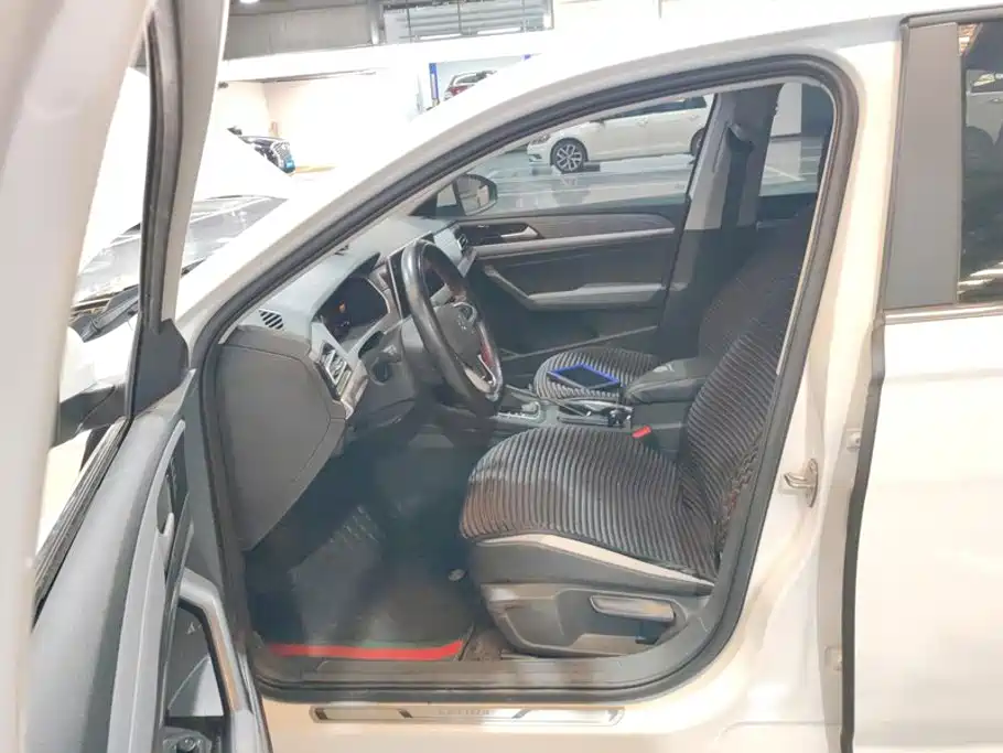 Volkswagen Lavida — миниатюра 9
