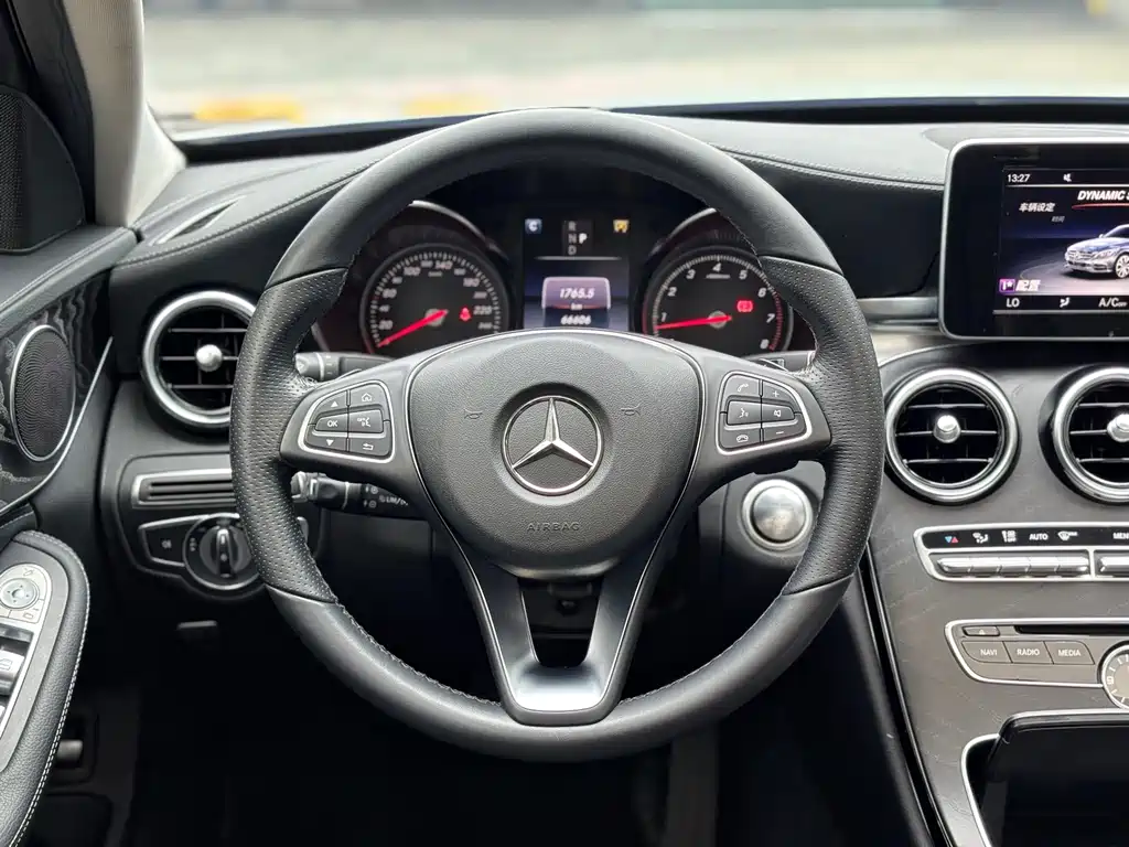 Mercedes-Benz C-Class — миниатюра 8
