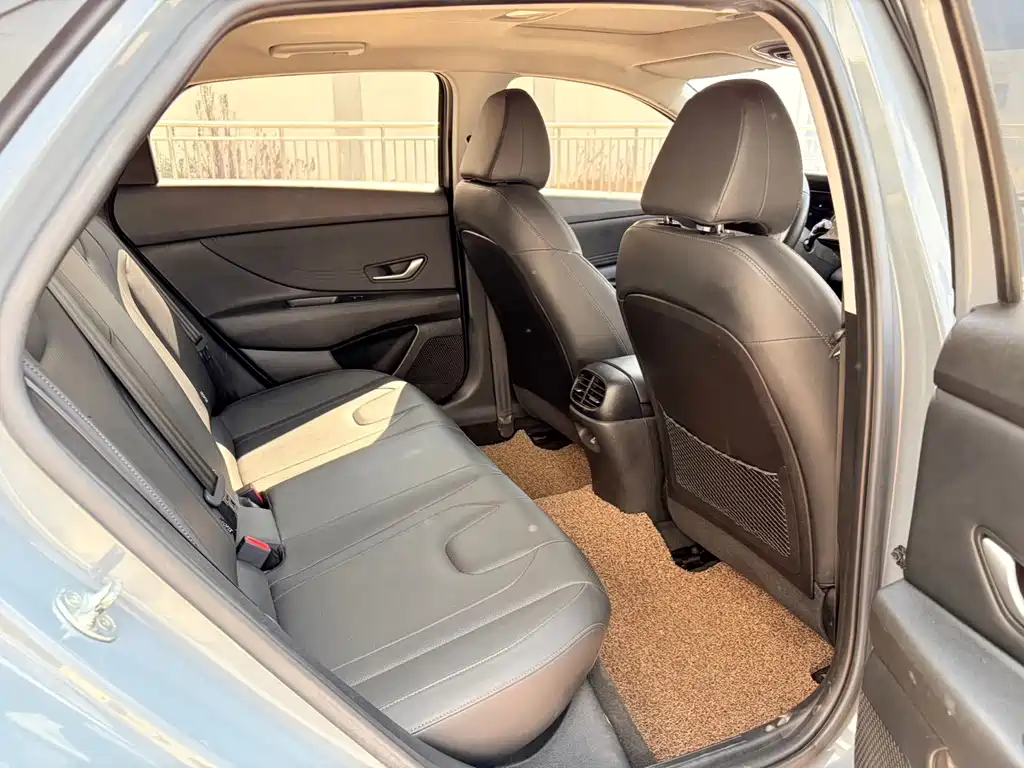 Hyundai Elantra — миниатюра 10