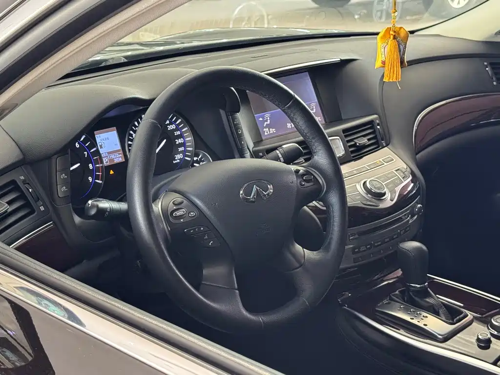 Infiniti Q70 — миниатюра 6