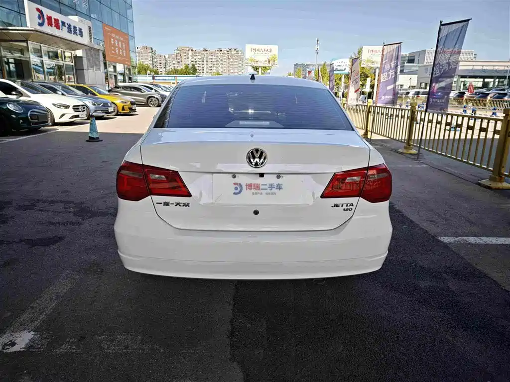 Volkswagen Jetta — миниатюра 6