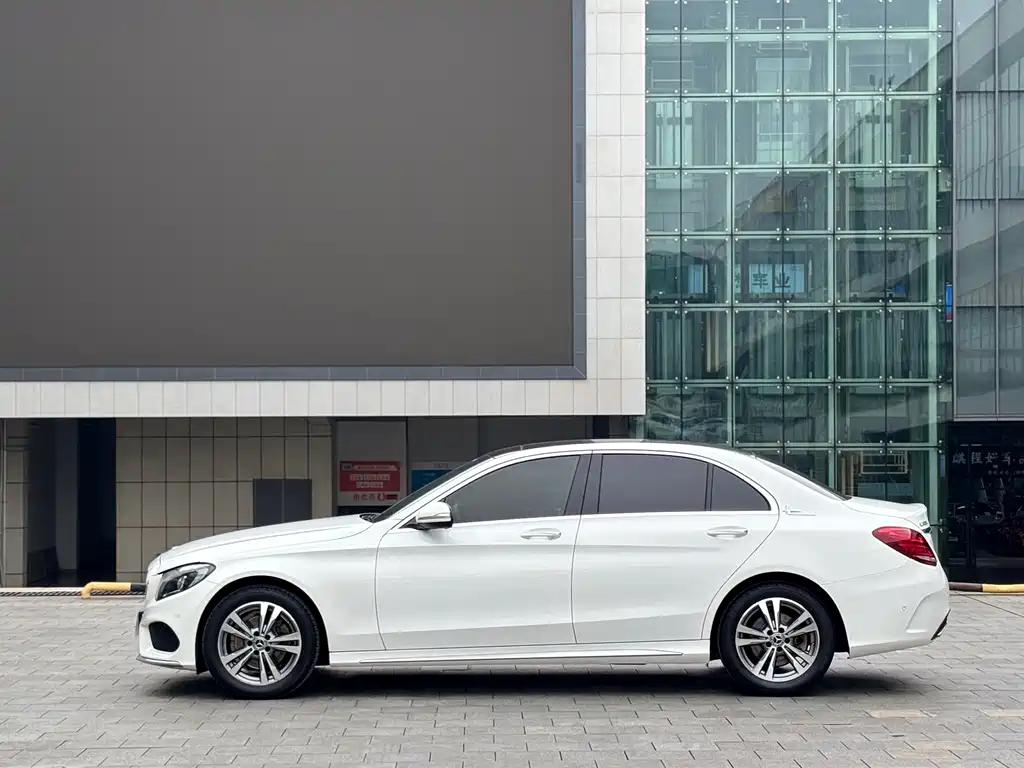 Mercedes-Benz C-Class — миниатюра 15