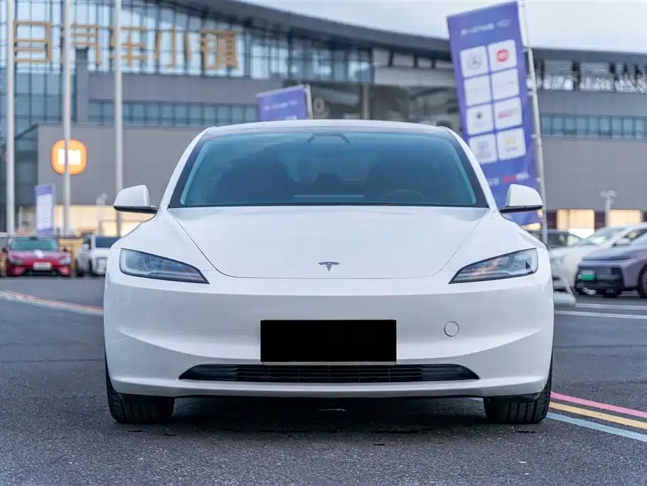 Tesla Model 3 — миниатюра 2